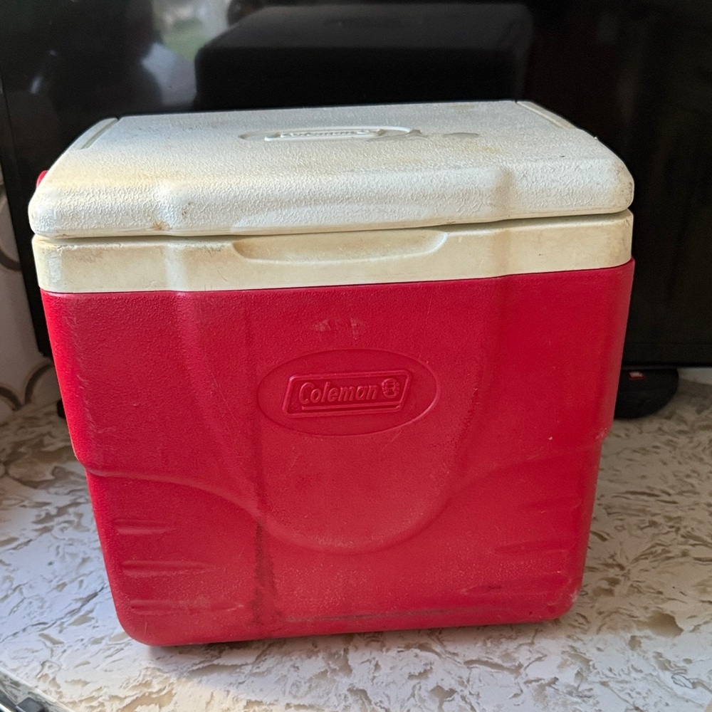 Coleman Royal Blue and White Portable Cooler 11T 11W 8D